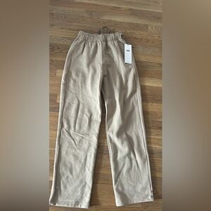 Brand new with tags alo yoga sweatpant color gravel size xxs accolade sweatpant